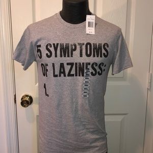 Short-sleeved gray T-shirt with black writing